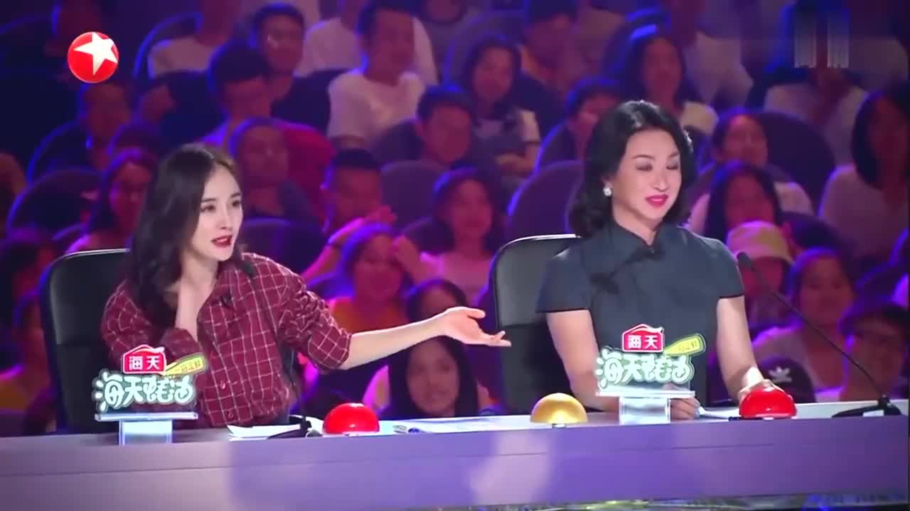 阿塞拜疆队得分领先，赢得观众掌声