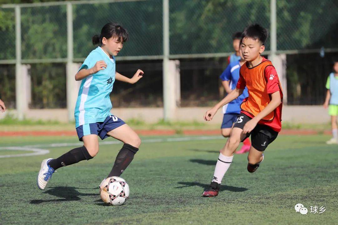 瑞士足球学院举办青少年足球夏令营 瑞士足球学院举办青少年足球夏令营