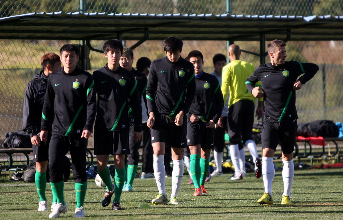 瑞士足球学院举办青少年足球夏令营 瑞士足球学院举办青少年足球夏令营