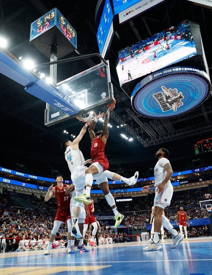 球员表现出众，带领球队晋级下一轮