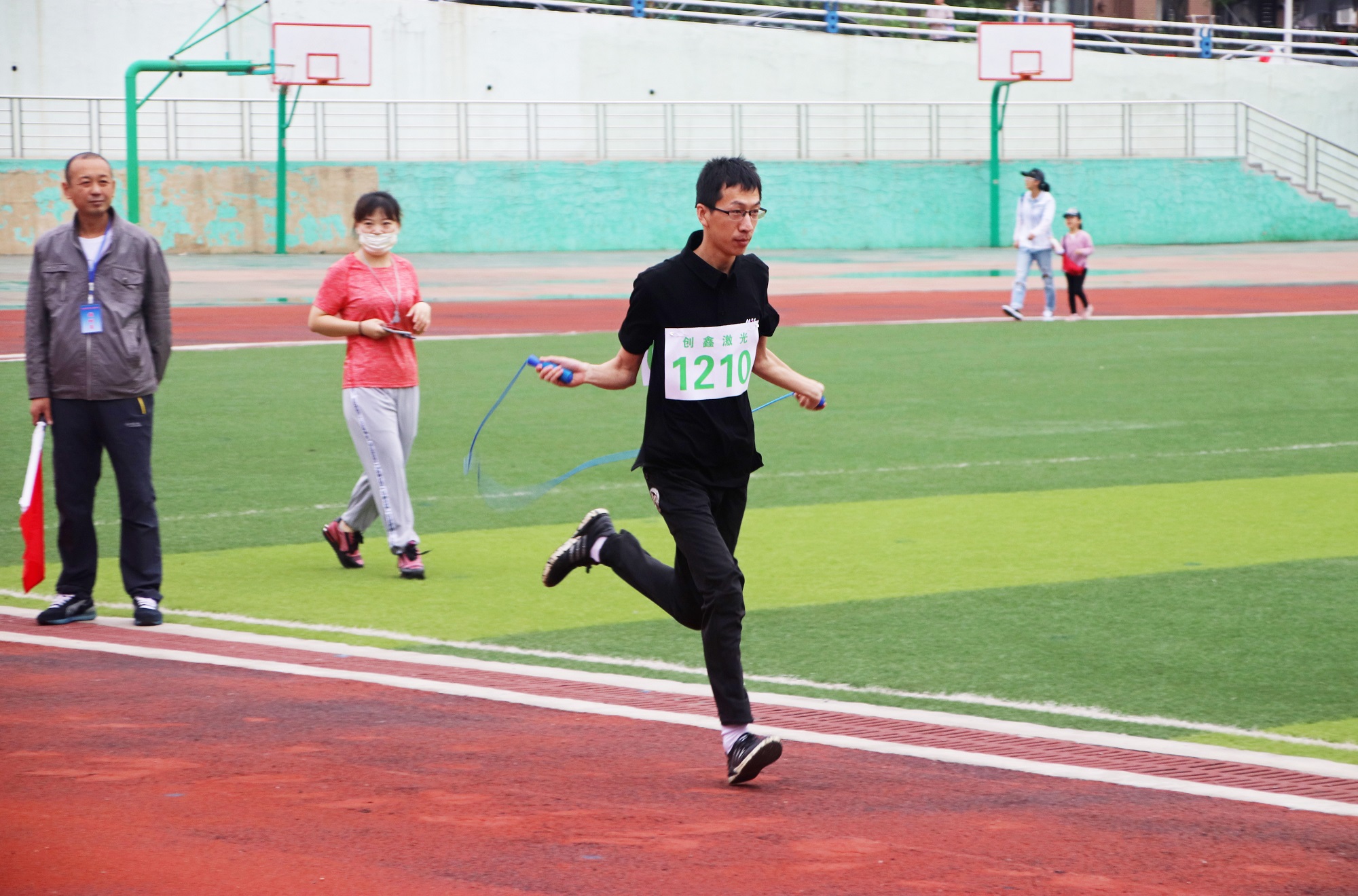 以色列选手创造佳绩，冲刺夺冠