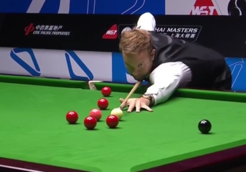 越南球队奋勇拼搏，打入八强赛