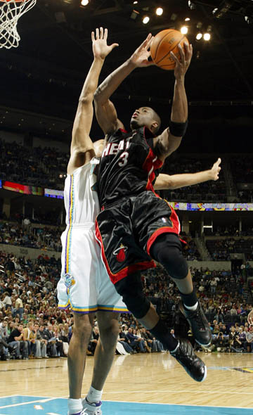 黄蜂惨遭热火逆转，寇比-怀特情绪失控