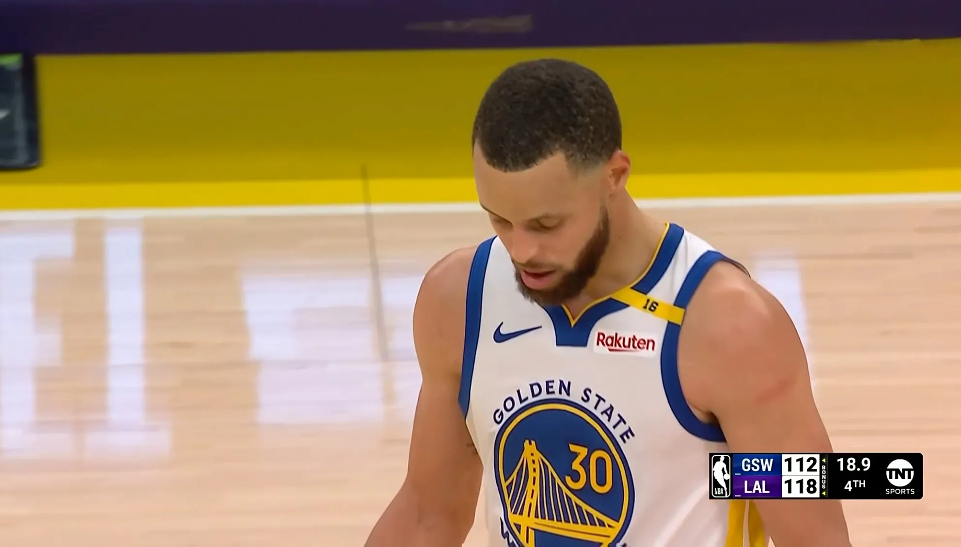 勇士大胜湖人，库里砍下30分