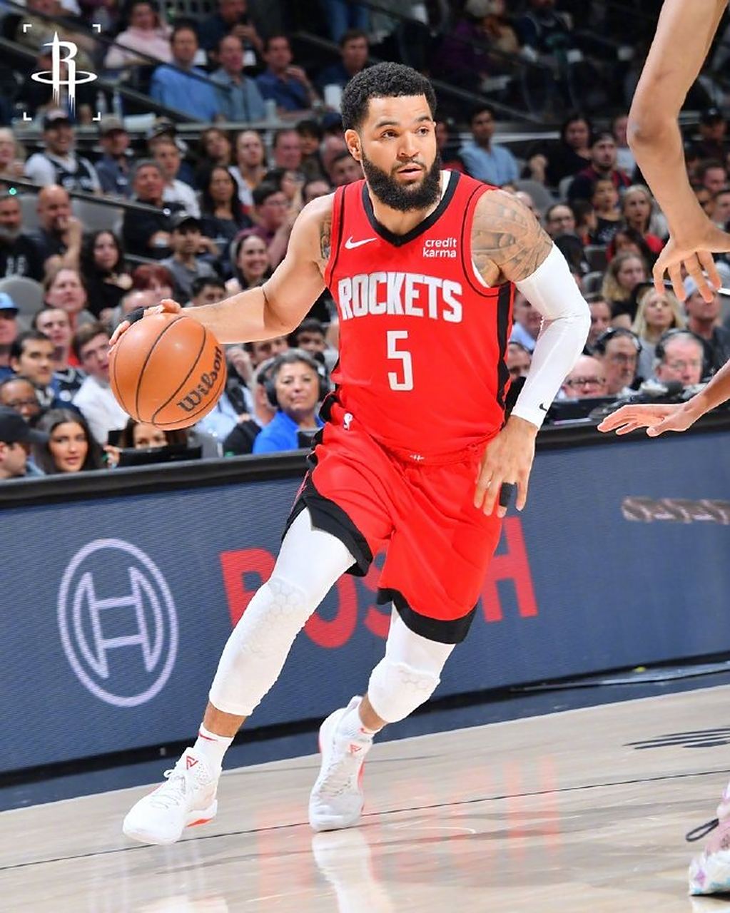 火箭主场击败马刺保持连胜