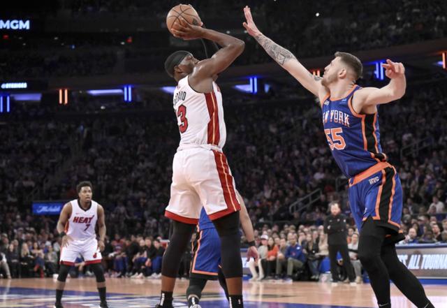 雄鹿主场擒下黄蜂，领先东部