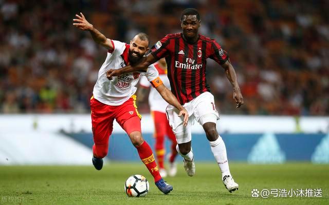 包含AC米兰客场战胜维罗纳，实力占据上风的词条