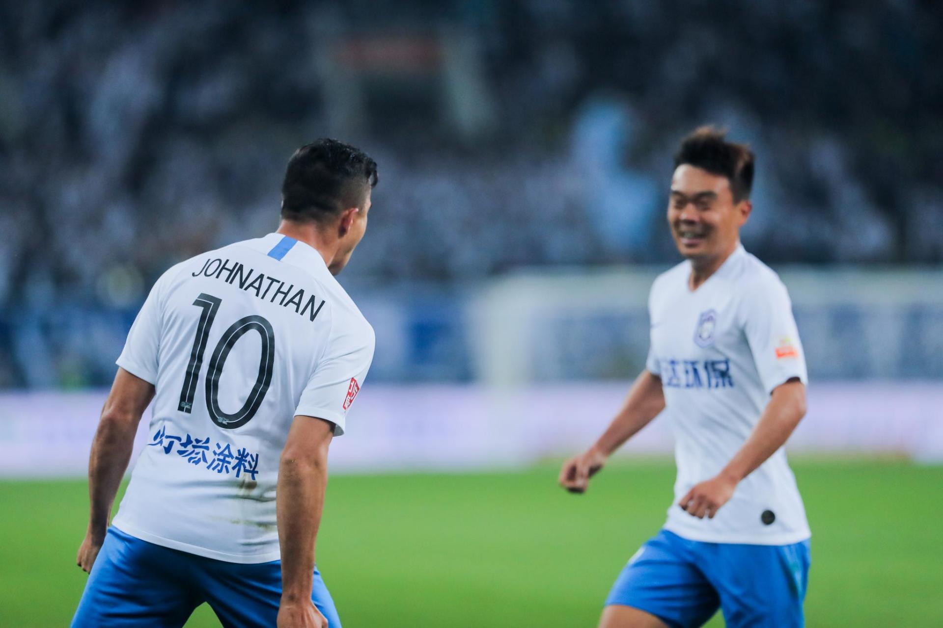 包含成都兴城成功力克天津泰达，重返积分榜前十的词条